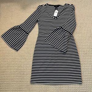 Banana Republic Petite XS Bell Sleeve Black and White Dress
